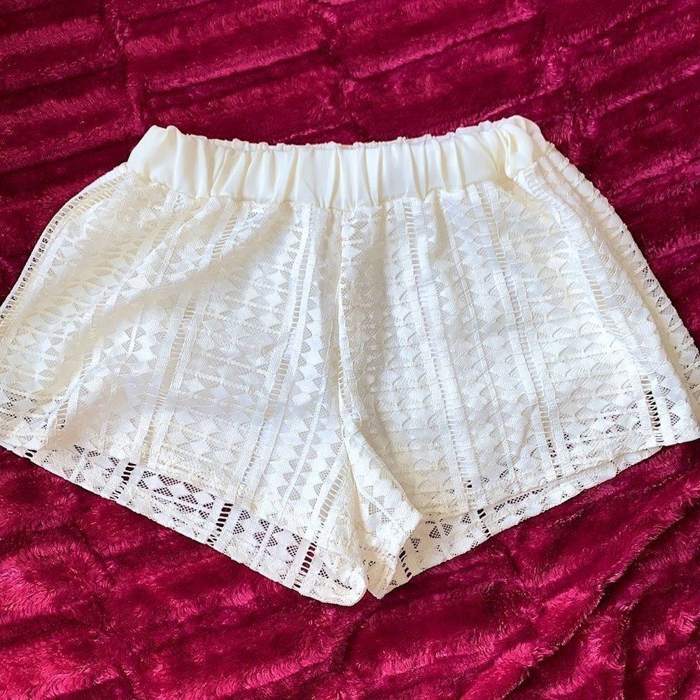 Sage White Lace Shorts Made in USA Elastic Waist Lined Openwork Size Small